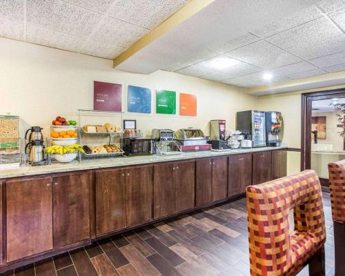 Cucina o angolo cottura di Comfort Inn & Suites Ballpark Area