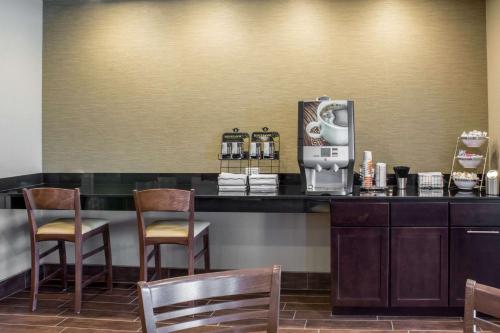 Set per la preparazione di tè e caffè presso Sleep Inn & Suites Fort Dodge