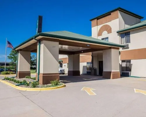 Quality Inn & Suites Altoona - Des Moines in Des Moines