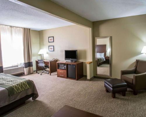 TV a/nebo společenská místnost v ubytování Comfort Inn Morris I-80