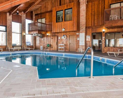 Πισίνα στο ή κοντά στο Quality Inn Effingham North