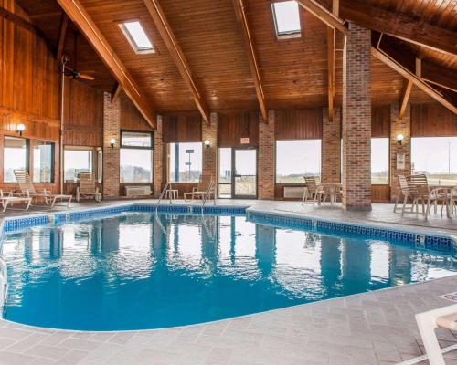 Πισίνα στο ή κοντά στο Quality Inn Effingham North