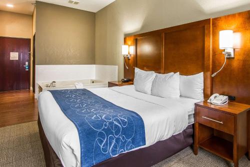 Cama o camas de una habitación en Comfort Suites Mattoon East