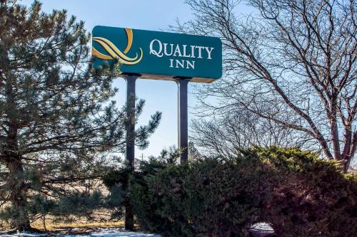 Certificado, premio, señal o documento que está expuesto en Quality Inn Elgin I-90