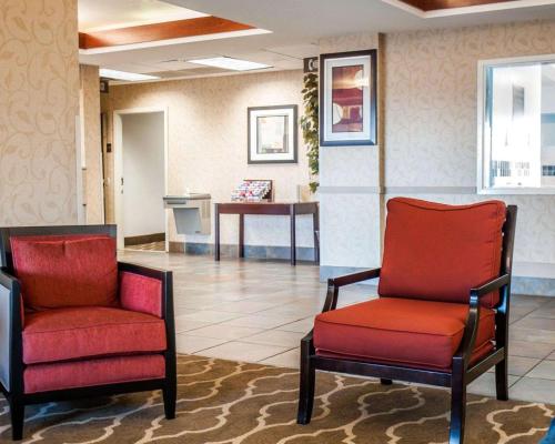 a waiting room with two chairs and a table at Quality Inn & Suites near St Louis and I-255 in Cahokia