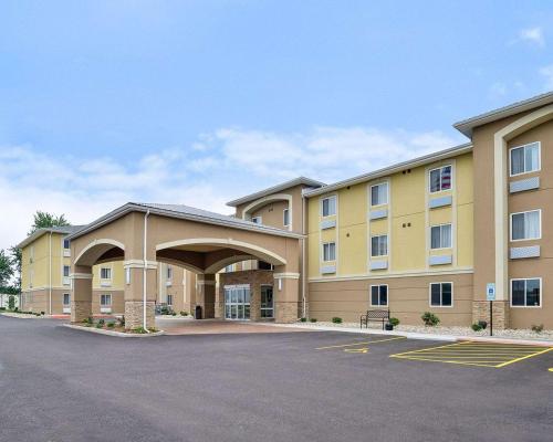 a rendering of a hotel with a parking lot at Comfort Inn & Suites Springfield I-55 in Springfield