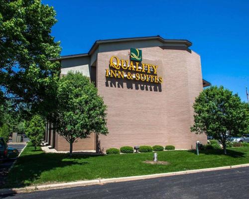 a building with a sign on the side of it at Quality Inn & Suites Peoria North in Peoria