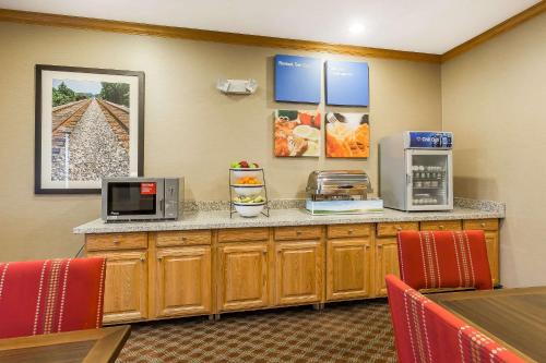 a kitchen with a counter with a microwave and a microwave at Comfort Inn & Suites Mishawaka-South Bend in South Bend