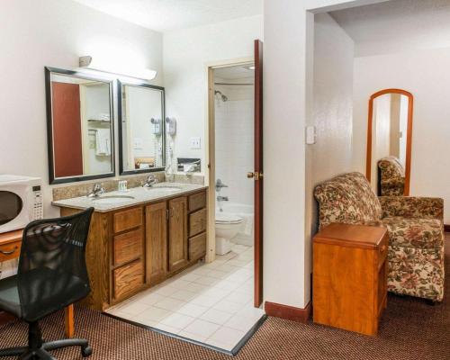 Gallery image of Quality Inn South in Indianapolis