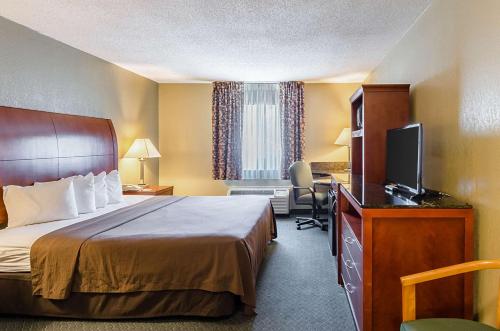 Foto da galeria de Quality Inn Chicopee-Springfield em Chicopee