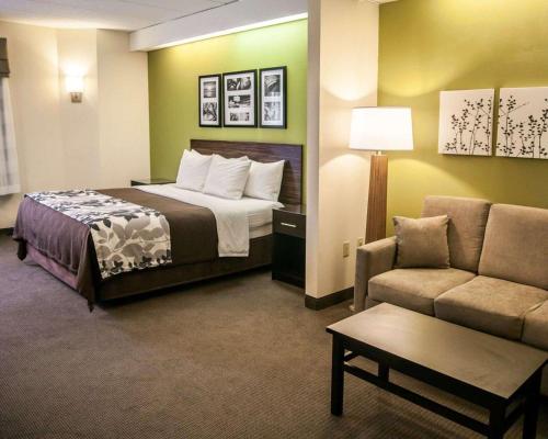 Krevet ili kreveti u jedinici u okviru objekta Sleep Inn & Suites Hagerstown