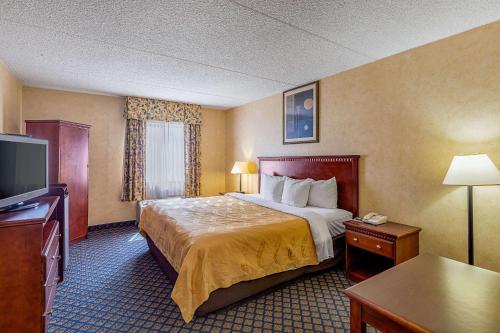 Postelja oz. postelje v sobi nastanitve Quality Inn & Suites Coldwater near I-69