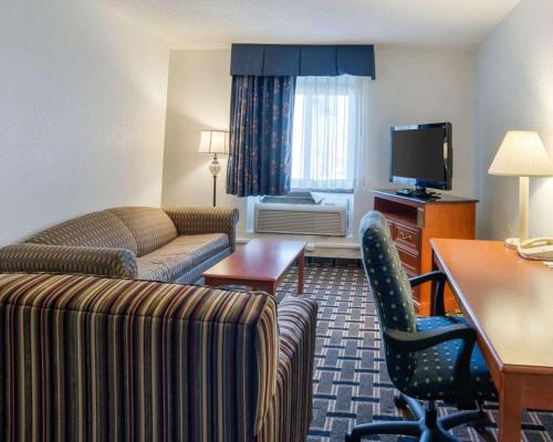 Televisyen dan/atau pusat hiburan di Quality Inn Savage - Bloomington West