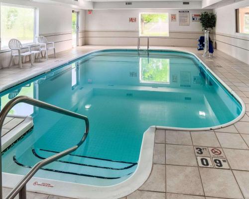 a large swimming pool with a chair in a building at Quality Inn near Northtown Mall & National Sports Center in Coon Rapids