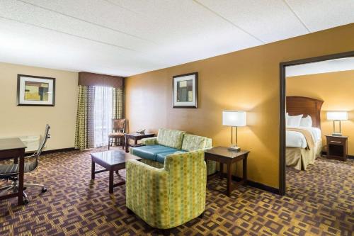 Posezení v ubytování Quality Inn & Suites Arden Hills - Saint Paul North