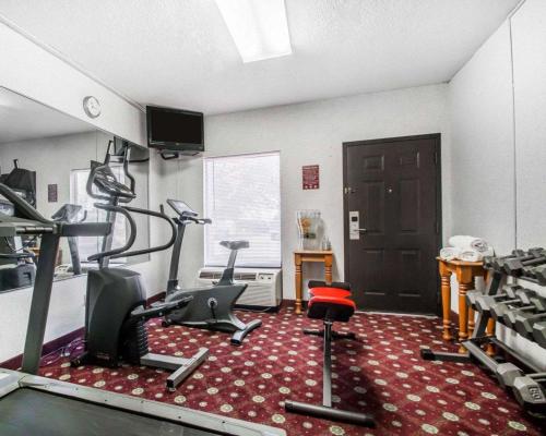 a gym with treadmills and chairs in a room at Quality Inn US65 & E Battlefield Rd Springfield in Springfield