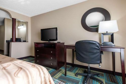 Quality Inn & Suites Arnold – Photos 3