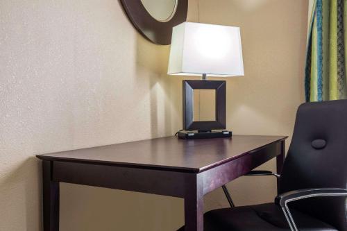 Quality Inn & Suites Arnold – Photos 4