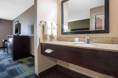 Foto da galeria de Quality Inn & Suites Arnold em Arnold