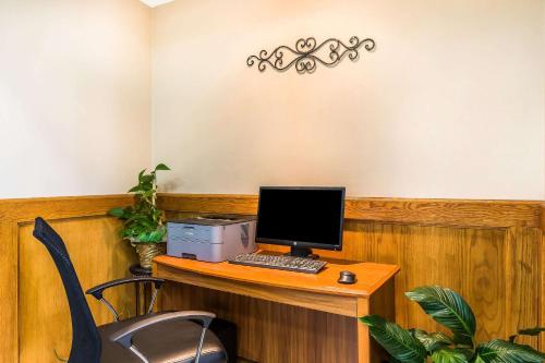 an office with a desk with a computer on it at Quality Inn & Suites Chesterfield Village in Springfield