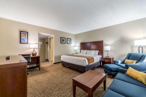 Llit o llits en una habitació de Comfort Inn Festus-St Louis South