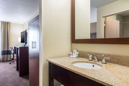 a bathroom with a sink and a mirror at Comfort Inn & Suites - Hannibal in Hannibal
