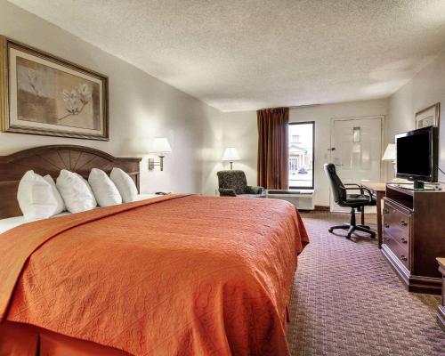 a hotel room with a bed and a television at Quality Inn & Suites in Clinton