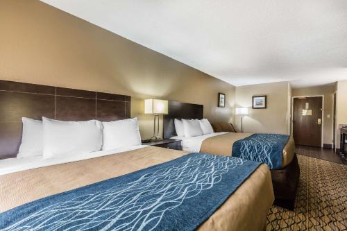 Кровать или кровати в номере Comfort Inn & Suites Crystal Inn Sportsplex