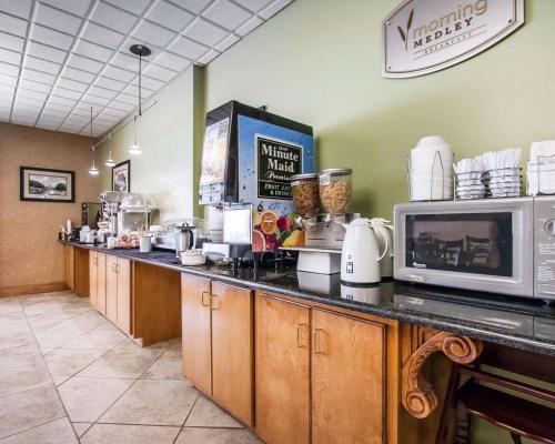 Køkken eller tekøkken på Sleep Inn & Suites Hattiesburg North