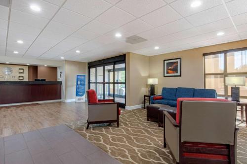 a waiting area with a couch and chairs in a waiting room at Comfort Inn in Horn Lake