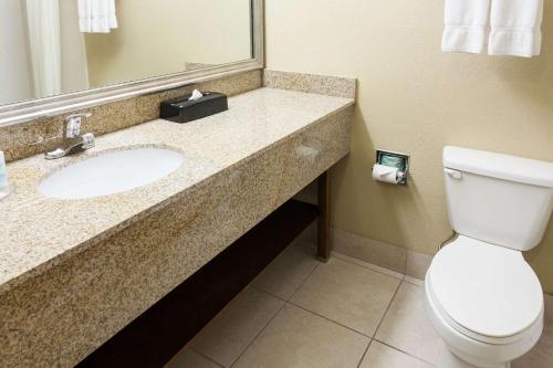 Ванная комната в Comfort Inn & Suites Statesville - Mooresville