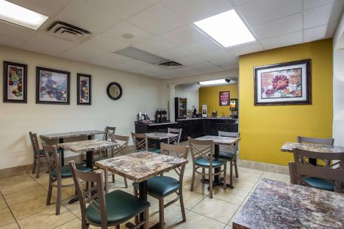 a restaurant with tables and chairs and a counter at Econo Lodge Salisbury South in Salisbury