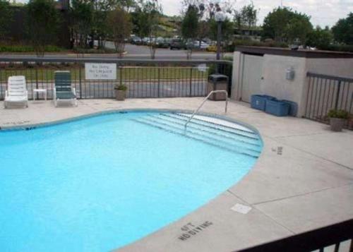 a large blue swimming pool with a hose at Quality Inn Roanoke near Lake Gaston in Roanoke Rapids