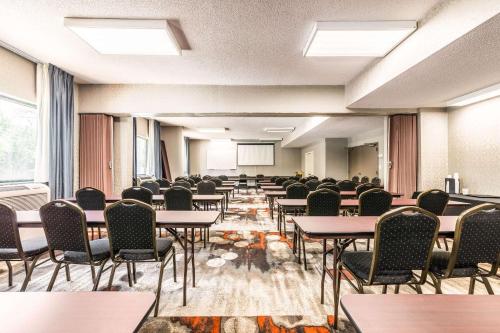 an empty room with tables and chairs and a classroom at Lake Norman Inn and Suites in Cornelius