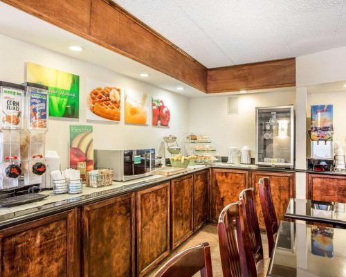 a fast food restaurant with a counter and chairs at Quality Inn & Suites Coliseum in Greensboro