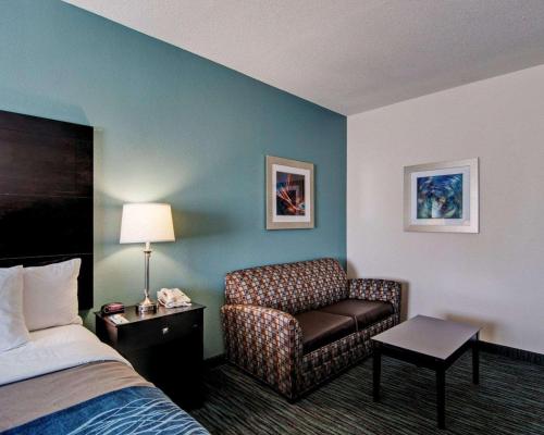 Ένα ή περισσότερα κρεβάτια σε δωμάτιο στο Comfort Inn Mount Airy
