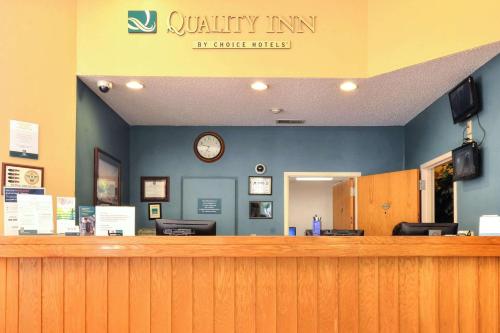 Televisyen dan/atau pusat hiburan di Quality Inn
