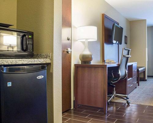 Cucina o angolo cottura di Comfort Suites Minot South