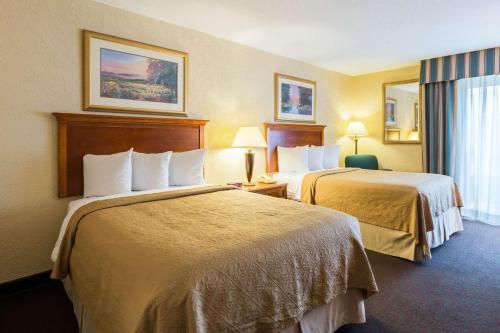 Posteľ alebo postele v izbe v ubytovaní Quality Inn and Conference Center I-80 Grand Island