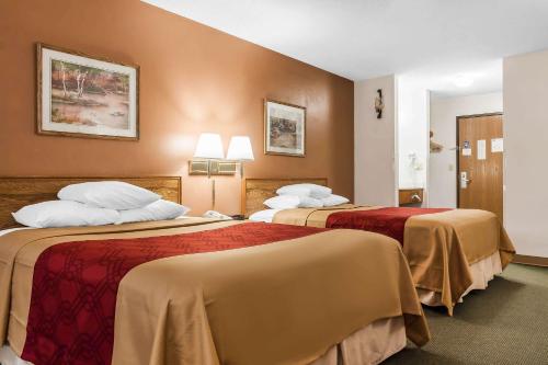 a hotel room with two beds in a room at Rodeway Inn in Holdrege
