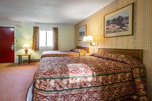 Ένα ή περισσότερα κρεβάτια σε δωμάτιο στο Rodeway Inn Lincoln I-93