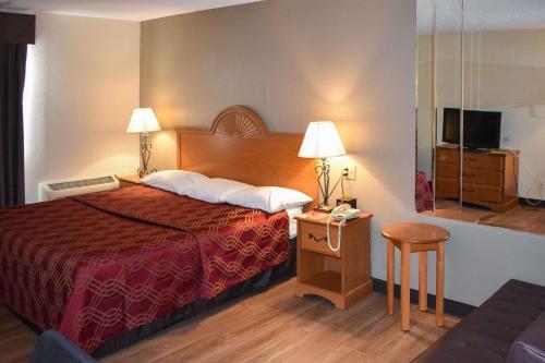 Un pat sau paturi într-o cameră la MHO Hotel Bordentown