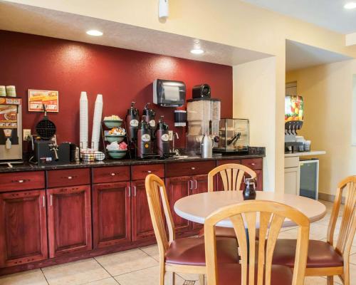 a kitchen with a table and chairs and a counter at Econo Lodge Albuquerque Old Town in Albuquerque