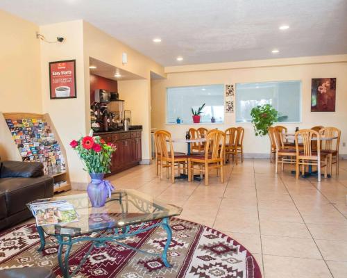 a living room with a table and chairs at Econo Lodge Albuquerque Old Town in Albuquerque
