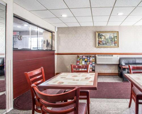 a restaurant dining room with a table and chairs at Rodeway Inn in Jersey City