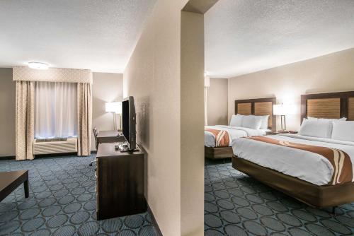 A bed or beds in a room at Elevate Hotel at Sierra Blanca Ruidoso, Ascend Hotel Collection