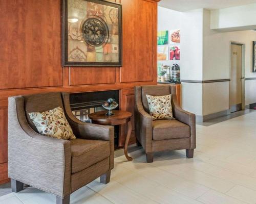 a living room with two chairs and a table at Quality Inn & Suites Albuquerque West in Albuquerque