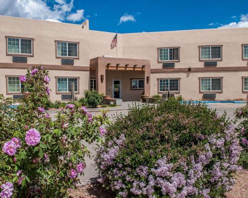Gallery image of Econo Lodge Inn & Suites Santa Fe in Santa Fe