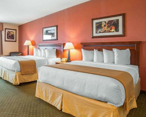 Quality Inn Winnemucca- Model T Casino tesisinde bir odada yatak veya yataklar