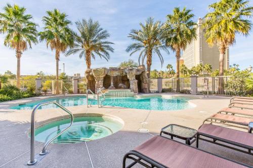 a swimming pool with a spa and palm trees at Comfort Inn & Suites Henderson - Las Vegas in Las Vegas